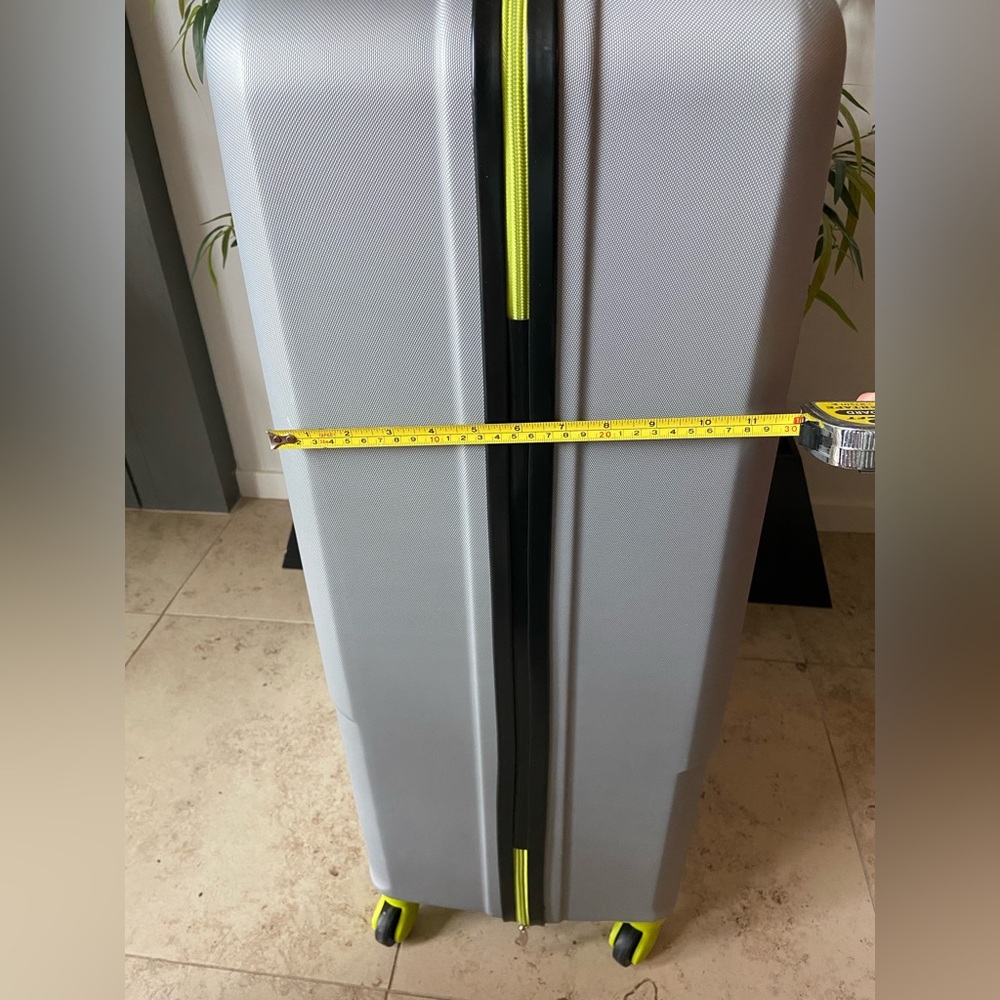 Spinner Luggage - Picture 8 of 12